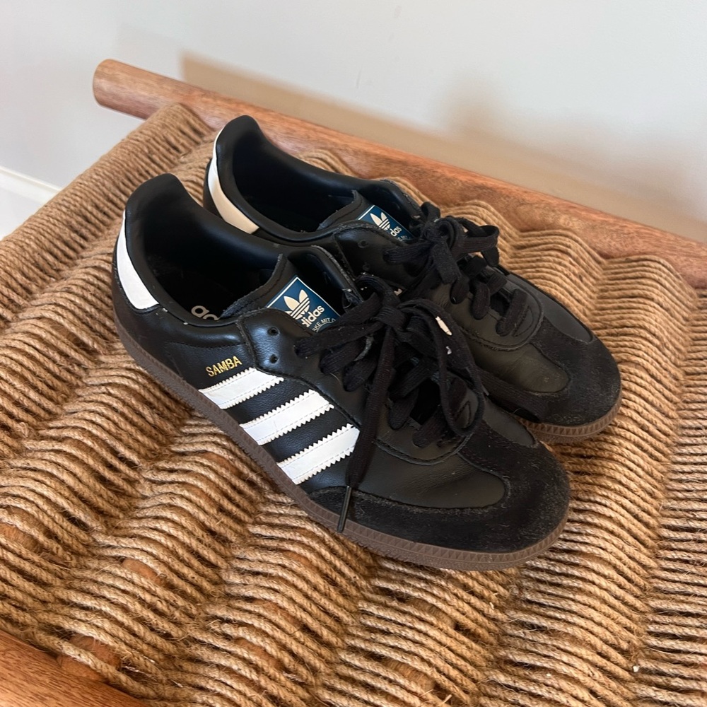 Size 7.5 Adidas Sambas